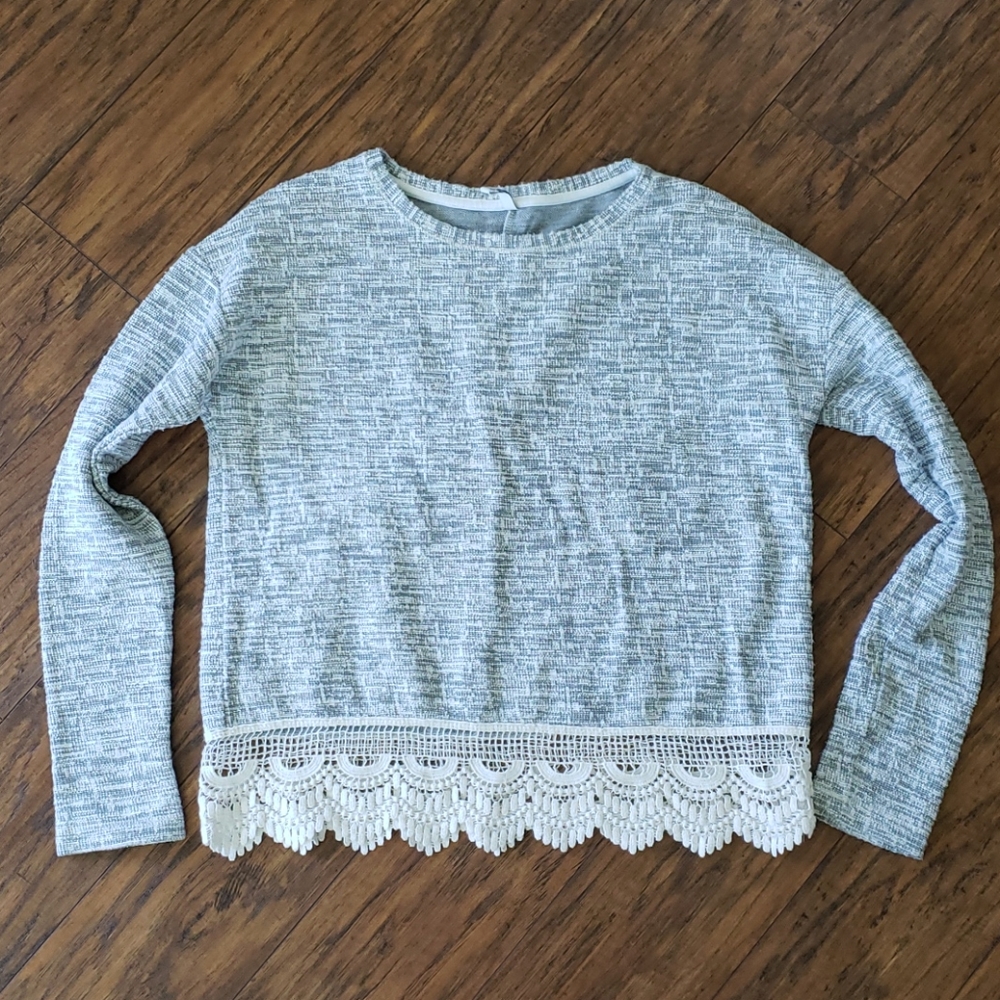 Long sleeve grey top with lace hem